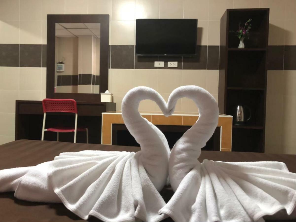 D5 Hotel สาขา มาบโป่ง Чонбури Экстерьер фото
